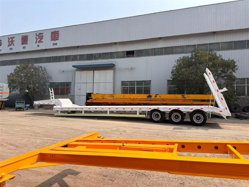 High-Strength Steel Gooseneck Low Bed Trailer factory